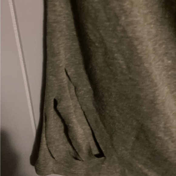 👚(bundle 4 items w/👚for $16) Beer Buddy ripped T-top - Picture 4 of 12